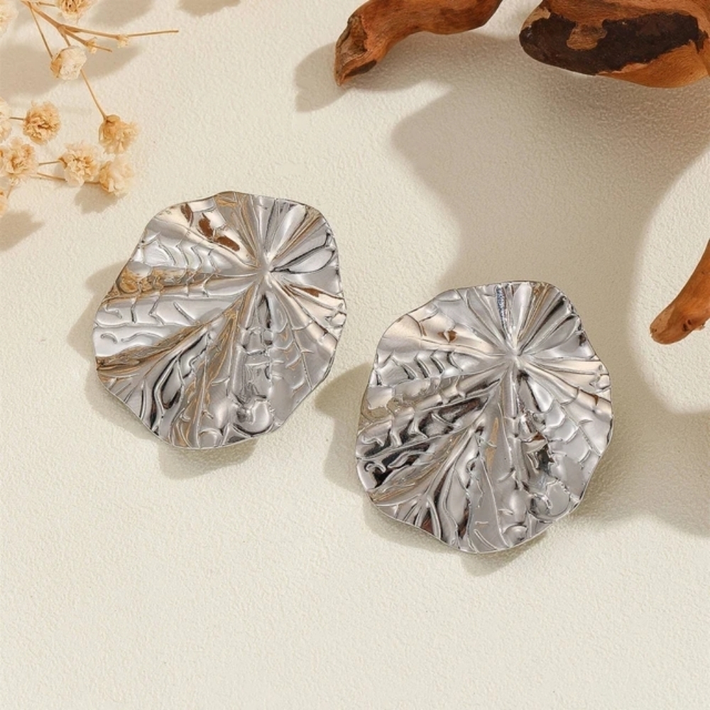 Free People Waves Oversized Stud Earrings in Silver - Picture 4 of 5